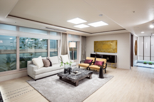 사진= '춘천 우두지구 EG the 1(이지더원)' 전용 84㎡ 타입 거실